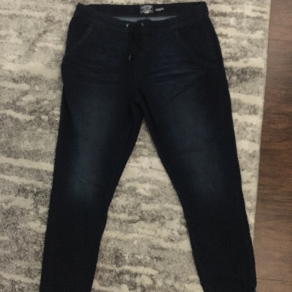 Levi Joggers size large